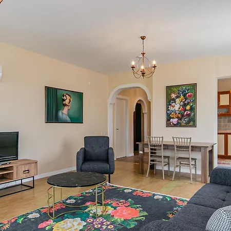 Lara Apartment