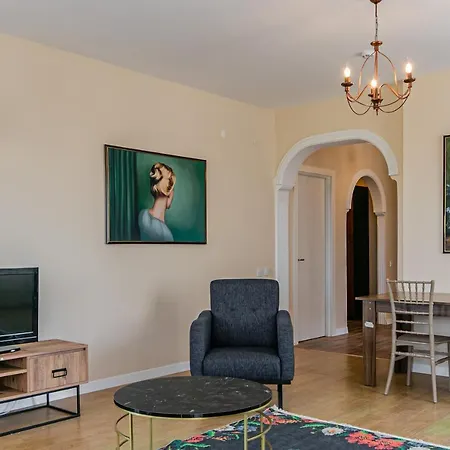 Lara Apartment *